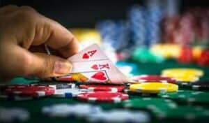 Read more about the article Cách chia bài Poker giỏi như cao thủ