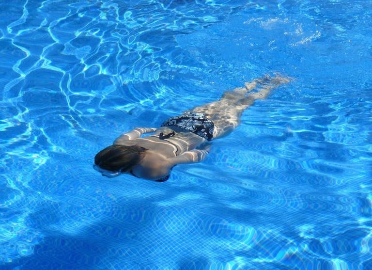 Read more about the article Nằm mơ bơi lội có ý nghĩa gì? Mơ thấy bơi lội đánh số nào?