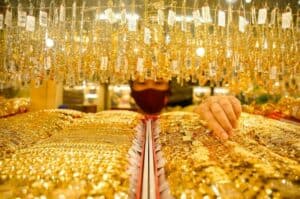 Read more about the article Nằm mơ thấy bán vàng đánh số gì và ý nghĩa ra sao?